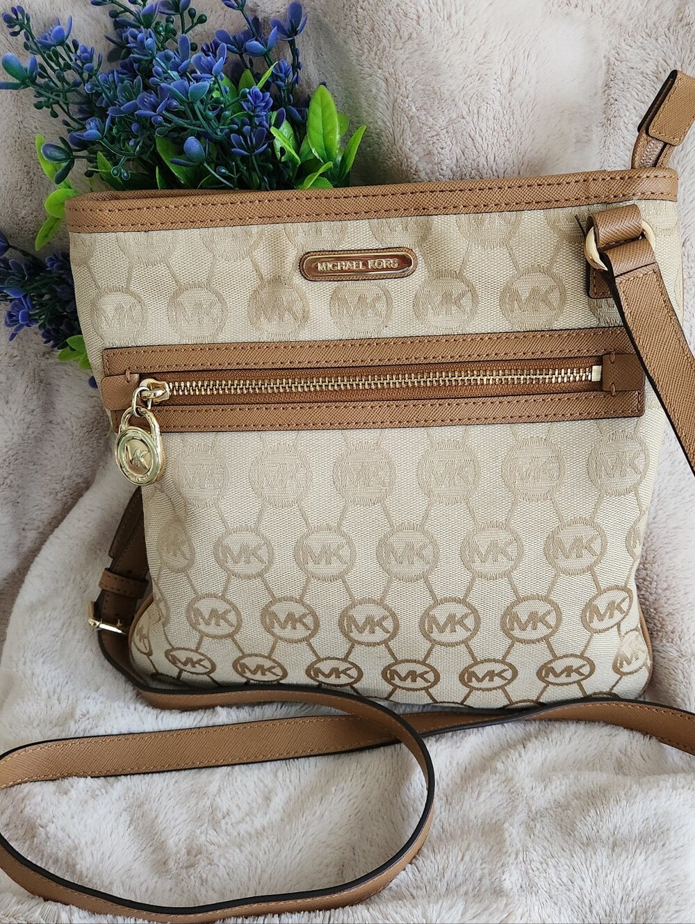 🤎Michael Kors Cream & Tan Signature Crossbody Bag